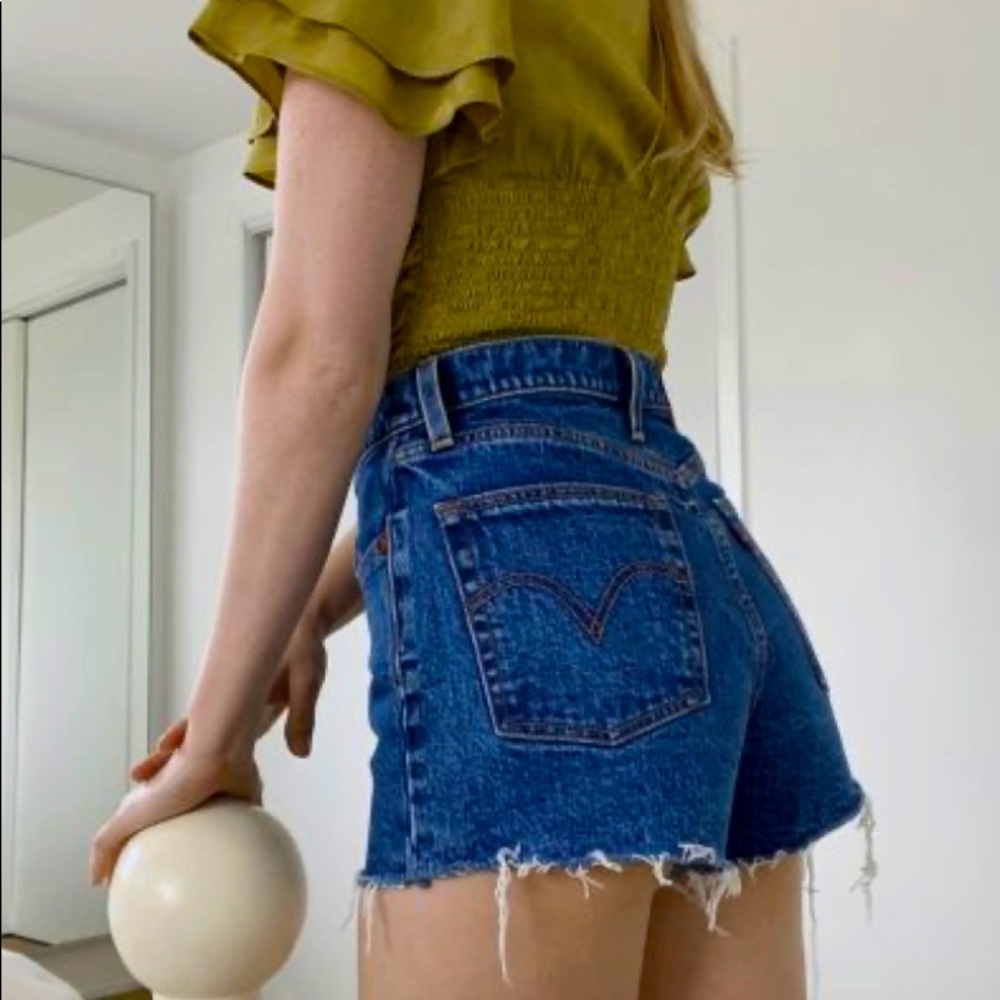 Vintage Dark Wash Levi’s Shorts